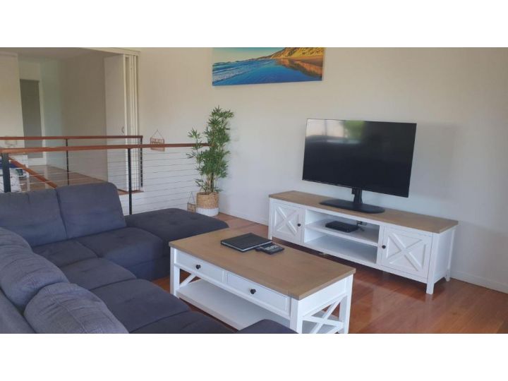 Unit 1 Rainbow Surf - Modern, two storey townhouse with large shared pool, close to beach and shop Guest house, Rainbow Beach - imaginea 6