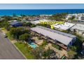 Unit 1 Rainbow Surf - Modern, two storey townhouse with large shared pool, close to beach and shop Guest house, Rainbow Beach - thumb 16