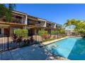 Unit 1 Rainbow Surf - Modern, two storey townhouse with large shared pool, close to beach and shop Guest house, Rainbow Beach - thumb 2