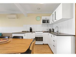 Unit 11 @ Ocean Bridge Guest house, Lakes Entrance - 4