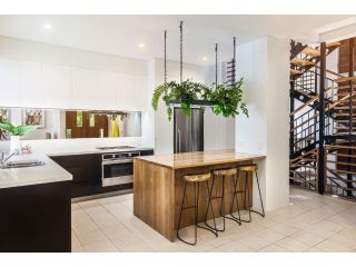 Contemporary & Comfortable Holiday Living, Little Cove Apartment, Noosa Heads - 1