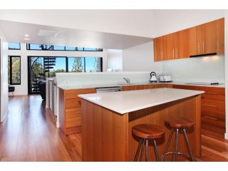 Unit 2 'The Drift', Mudjimba Beach Apartment, Mudjimba - 3