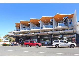 Unit 2 'The Drift', Mudjimba Beach Apartment, Mudjimba - 2