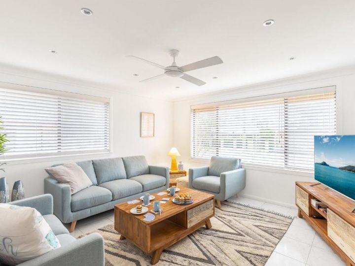 Unit 2 60 Tomaree Road fantastic duplex close to the water Guest house, Shoal Bay - imaginea 1