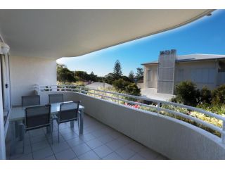 Visit the Cote D'Azur in Sunshine Beach Apartment, Sunshine Beach - 2