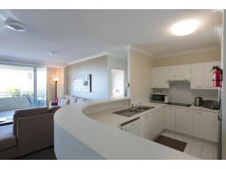 Visit the Cote D'Azur in Sunshine Beach Apartment, Sunshine Beach - 4