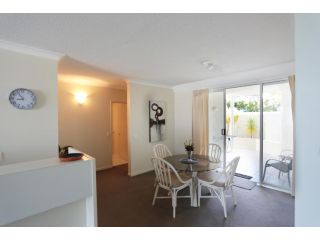 Visit the Cote D'Azur in Sunshine Beach Apartment, Sunshine Beach - 3