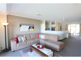 Visit the Cote D'Azur in Sunshine Beach Apartment, Sunshine Beach - 1