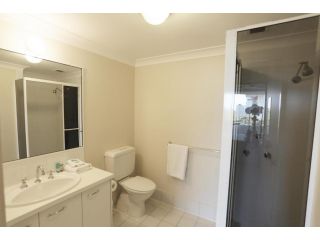 Visit the Cote D'Azur in Sunshine Beach Apartment, Sunshine Beach - 5