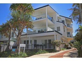 Unit 2, Beach Gallery, 9 Andrew Street Point Arkwright, 500 BOND, LINEN SUPPLIED Apartment, Yaroomba - 2