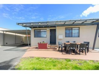 Unit 2 @ Ocean Bridge Guest house, Lakes Entrance - 5