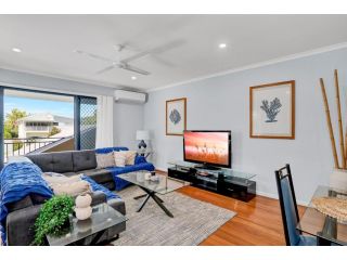 Unit 2 - 6 Indigo Avenue Rainbow Beach Walk to the Beach Guest house, Rainbow Beach - 1