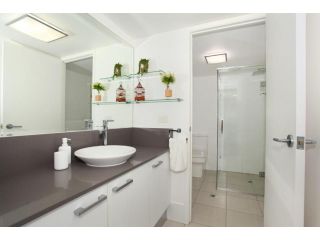 Unit 2 Point Break Apartments, 1-3 Point Arkwright, Linen Incl Apartment, Yaroomba - 3