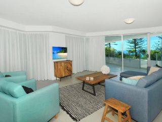 Sirocco 201 by G1 Holidays - Large Five Bedroom Beachfront Apartment in Sirocco Resort Apartment, Mooloolaba - 5