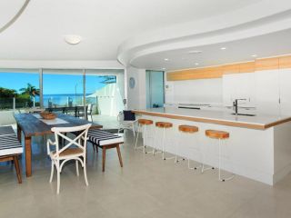 Sirocco 201 by G1 Holidays - Large Five Bedroom Beachfront Apartment in Sirocco Resort Apartment, Mooloolaba - 1