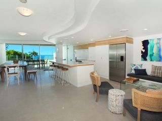Sirocco 201 by G1 Holidays - Large Five Bedroom Beachfront Apartment in Sirocco Resort Apartment, Mooloolaba - 2