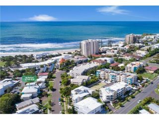 Unit 3 'On the Park', Coolum Beach Apartment, Coolum Beach - 1