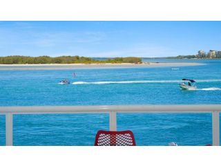 Absolute Waterfront On The Pumicestone Passage Guest house, Caloundra - 1