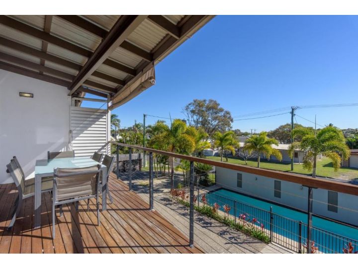 Unit 3 Rainbow Surf - Modern, double storey townhouse with large shared pool, close to beach and shop Guest house, Rainbow Beach - imaginea 1