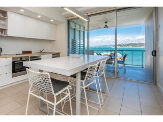 One Bright Point - Stunning Water Views Apartment, Nelly Bay - 3