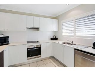 Unit 355 'Oaks Pacific Blue' Pool, spa and more available in complex! Apartment, Salamander Bay - 4