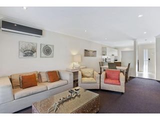 Unit 355 'Oaks Pacific Blue' Pool, spa and more available in complex! Apartment, Salamander Bay - 5