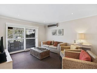 Unit 355 'Oaks Pacific Blue' Pool, spa and more available in complex! Apartment, Salamander Bay - 3