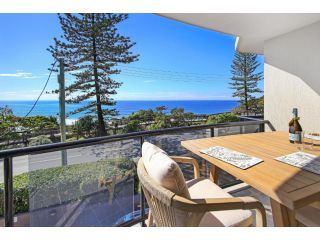 Unit 4 'Phoenix Apartments', Coolum Beach Apartment, Coolum Beach - 1