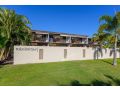 Unit 4 Rainbow Surf - Modern, double storey townhouse with large shared pool, close to beach and shop Guest house, Rainbow Beach - thumb 4