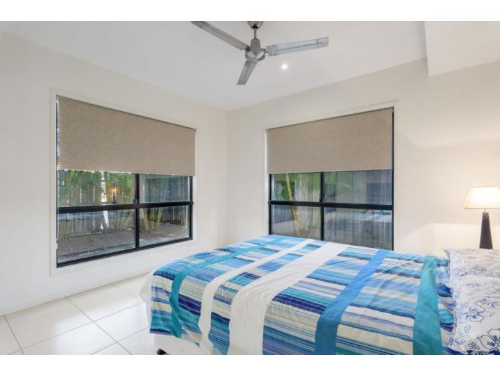 Unit 5 Rainbow Surf - Modern, double storey townhouse with large shared pool, close to beach and shop Guest house, Rainbow Beach - imaginea 10