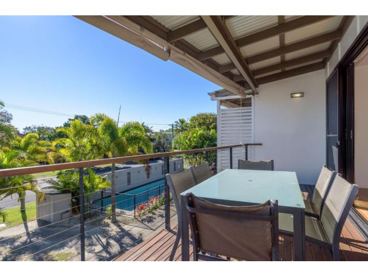 Unit 5 Rainbow Surf - Modern, double storey townhouse with large shared pool, close to beach and shop Guest house, Rainbow Beach - imaginea 1