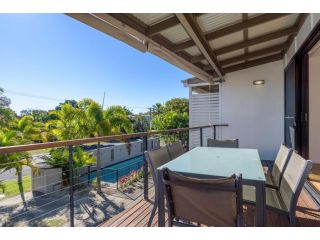 Unit 5 Rainbow Surf - Modern, double storey townhouse with large shared pool, close to beach and shop Guest house, Rainbow Beach - 1