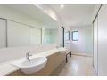 Unit 5 Rainbow Surf - Modern, double storey townhouse with large shared pool, close to beach and shop Guest house, Rainbow Beach - thumb 11