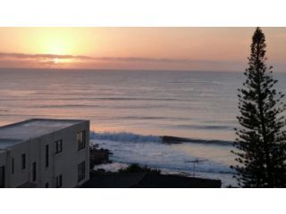 Unit 5 Sanctuary Shores, Kings Beach - Free Wifi! Guest house, Caloundra - 2