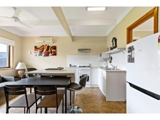 Unit 6 @ Ocean Bridge Guest house, Lakes Entrance - 4