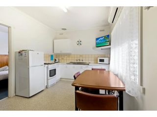 Unit 8 @ Ocean Bridge Guest house, Lakes Entrance - 1