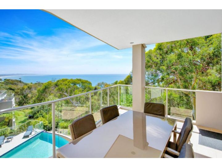 Unit 9 - 103 Cooloola Drive - Rainbow Beach - Stunning Ocean Views - Seabreezes - Aircon - Wi-Fi Guest house, Rainbow Beach - imaginea 1