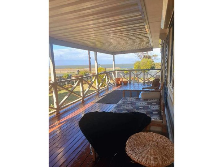 Unwind at Milang Lakefront Retreat Guest house, South Australia - imaginea 4