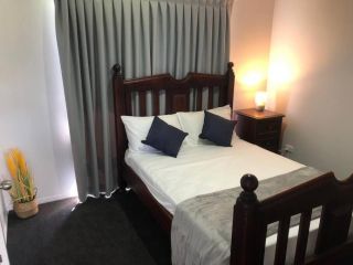 Updated 2-bedroom cottage full of country charm! Guest house, Queensland - 2