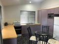Updated 2-bedroom cottage full of country charm! Guest house, Queensland - thumb 3