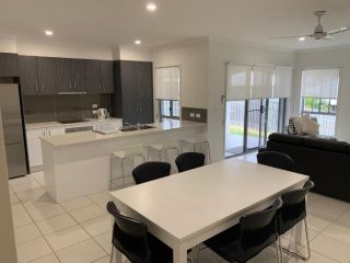 Upper Coomera Castle 1 Guest house, Gold Coast - 2