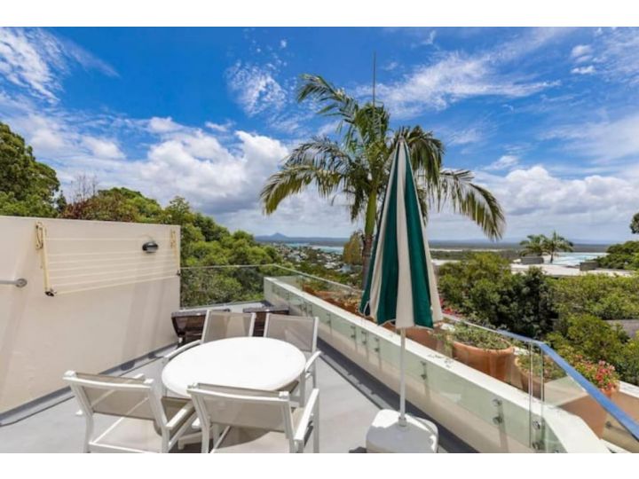 UPPER HASTINGS ST Views to die for up in Little Cove, Noosa Heads Apartment, Noosa Heads - imaginea 1