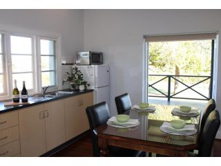 Upper Reach Spa Cottage Villa, Western Australia - 3