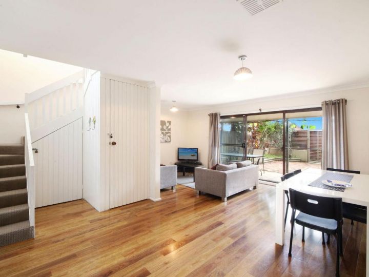 Family Beachside Getaway with BBQ and Patio Guest house, Terrigal - imaginea 4