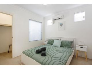 Urban Living Apartment, Perth - 5