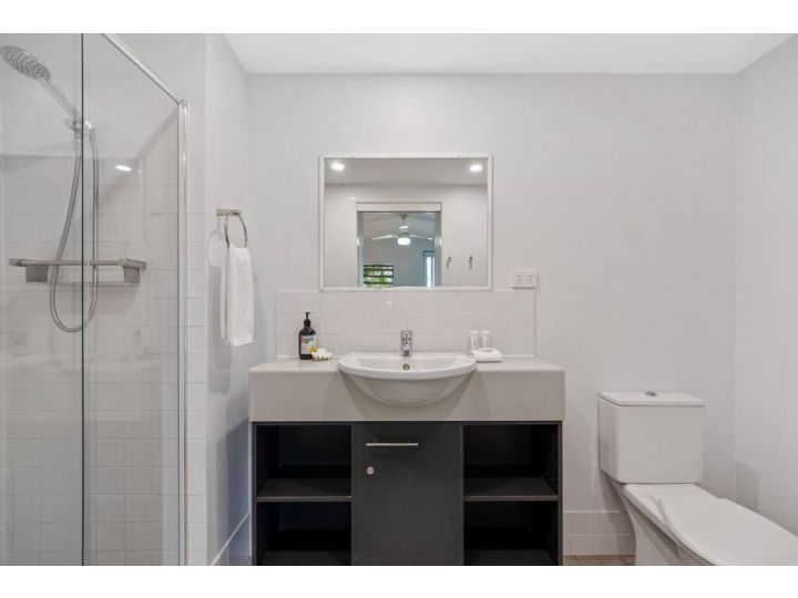 VERANO 4 5 star Luxury Accommodation - Heated Pool and Spa Apartment, Noosaville - imaginea 8