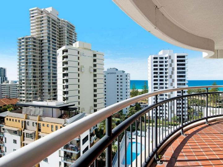 Victoria Square 2 Bed Ocean View Broadbeach Apartment, Gold Coast - imaginea 3