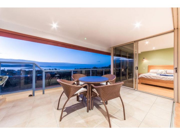 VIEWS ON ELSHEBY Apartment, Cannonvale - imaginea 4