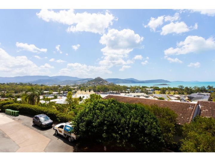 VIEWS ON ELSHEBY Apartment, Cannonvale - imaginea 17