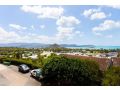 VIEWS ON ELSHEBY Apartment, Cannonvale - thumb 17